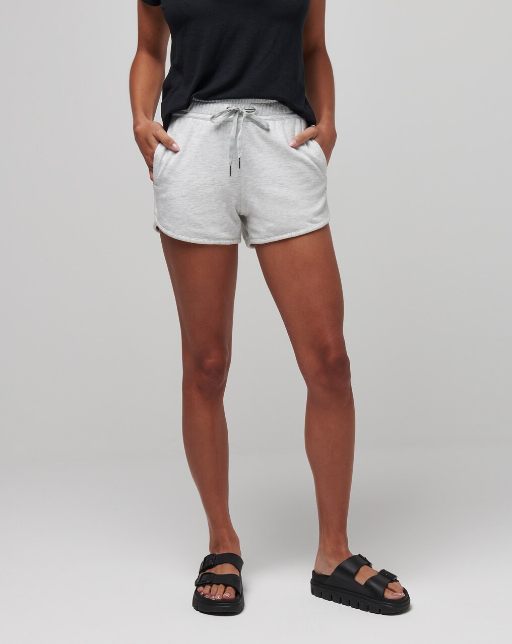 CLOUD FLEECE WOMENS SHORT 2.0 1